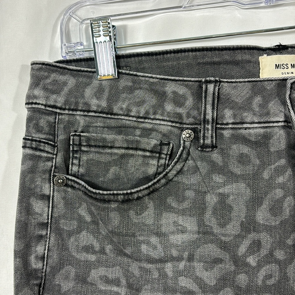 Miss Me Mid-Rise Ankle Skinny Grey Leopard Jeans | Size 29 - Picture 3 of 7